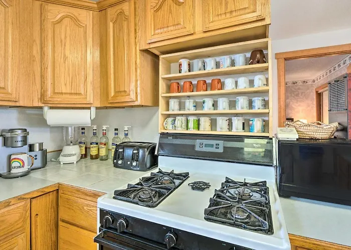 Caldwell Country Home On Quiet Acreage