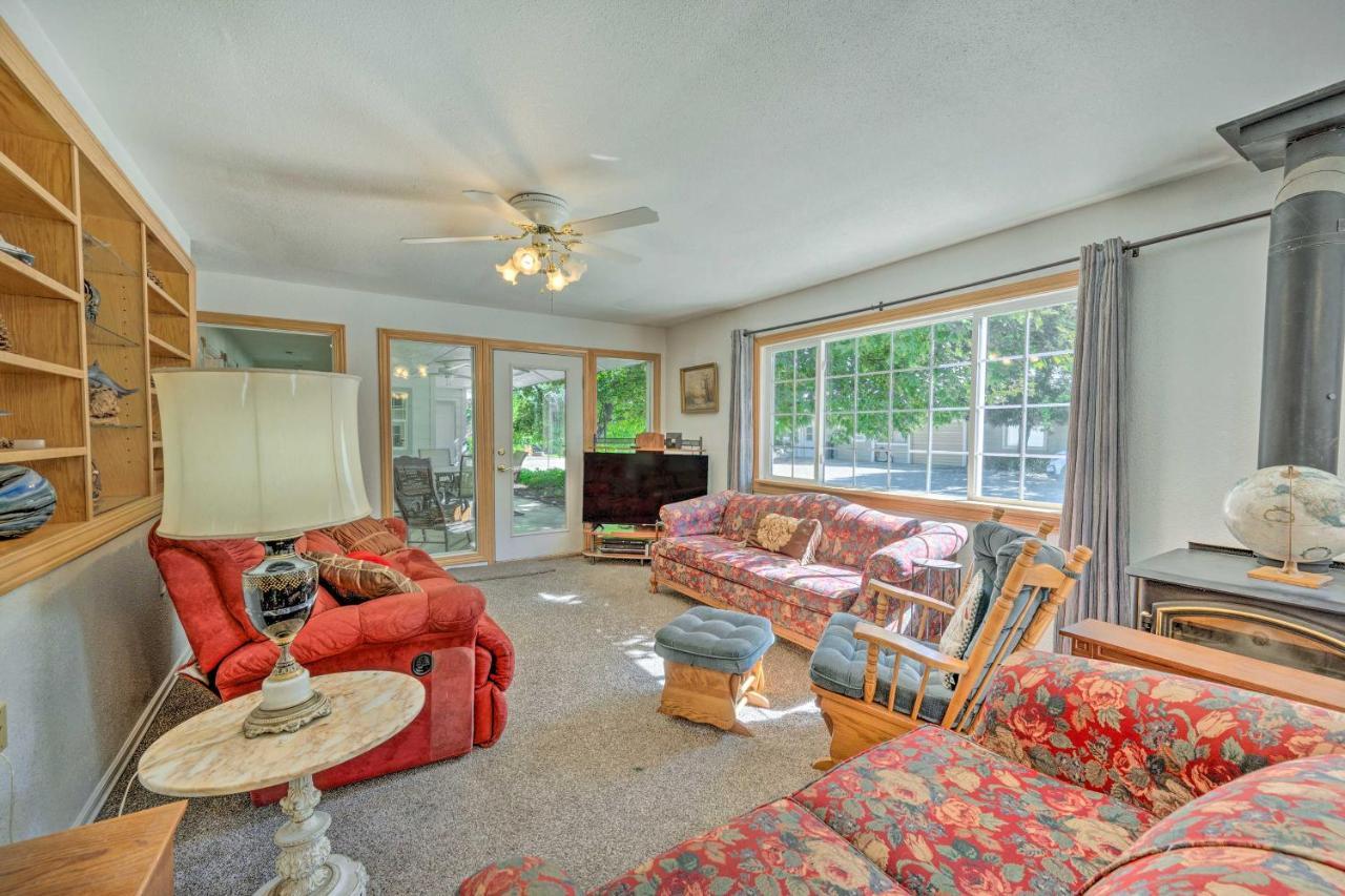 Country On Quiet Acreage Caldwell