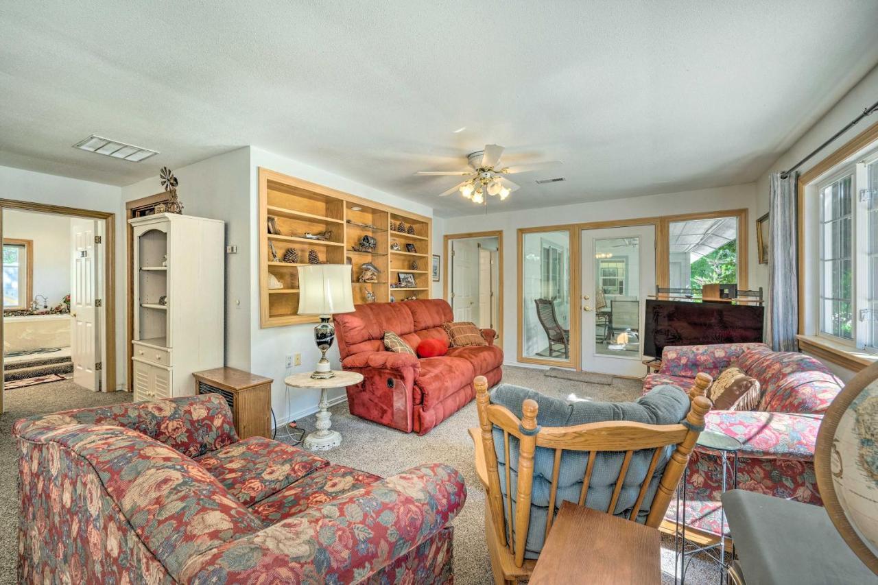 Country On Quiet Acreage