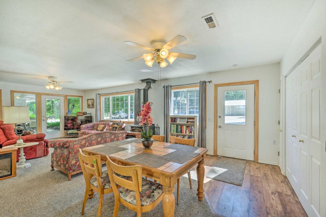 Country On Quiet Acreage * Caldwell