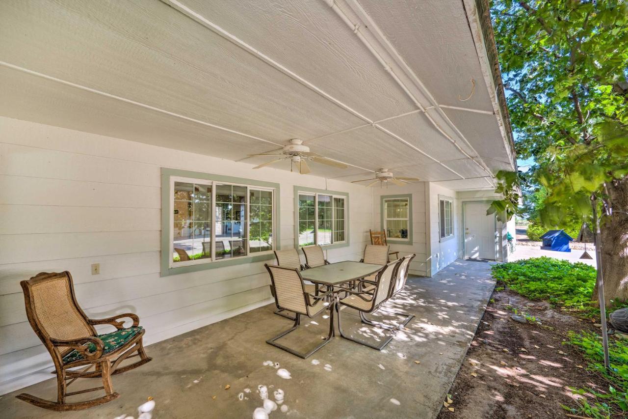 Country On Quiet Acreage Holiday home *